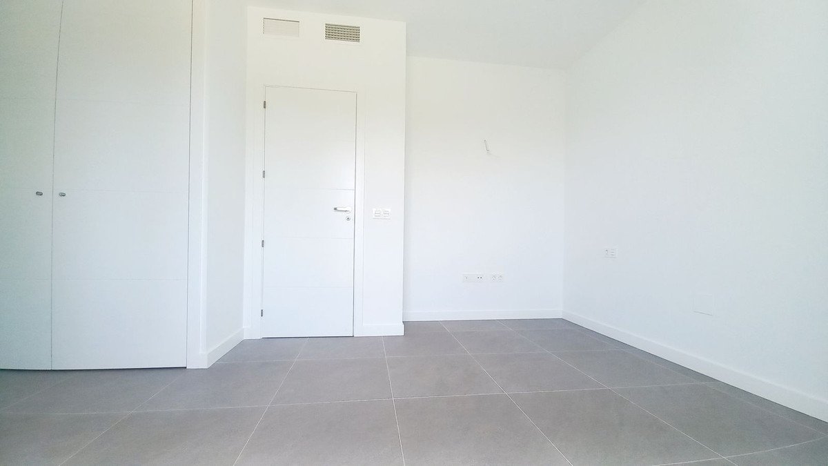 2 Bed Ground Floor Apartment in El Chaparral