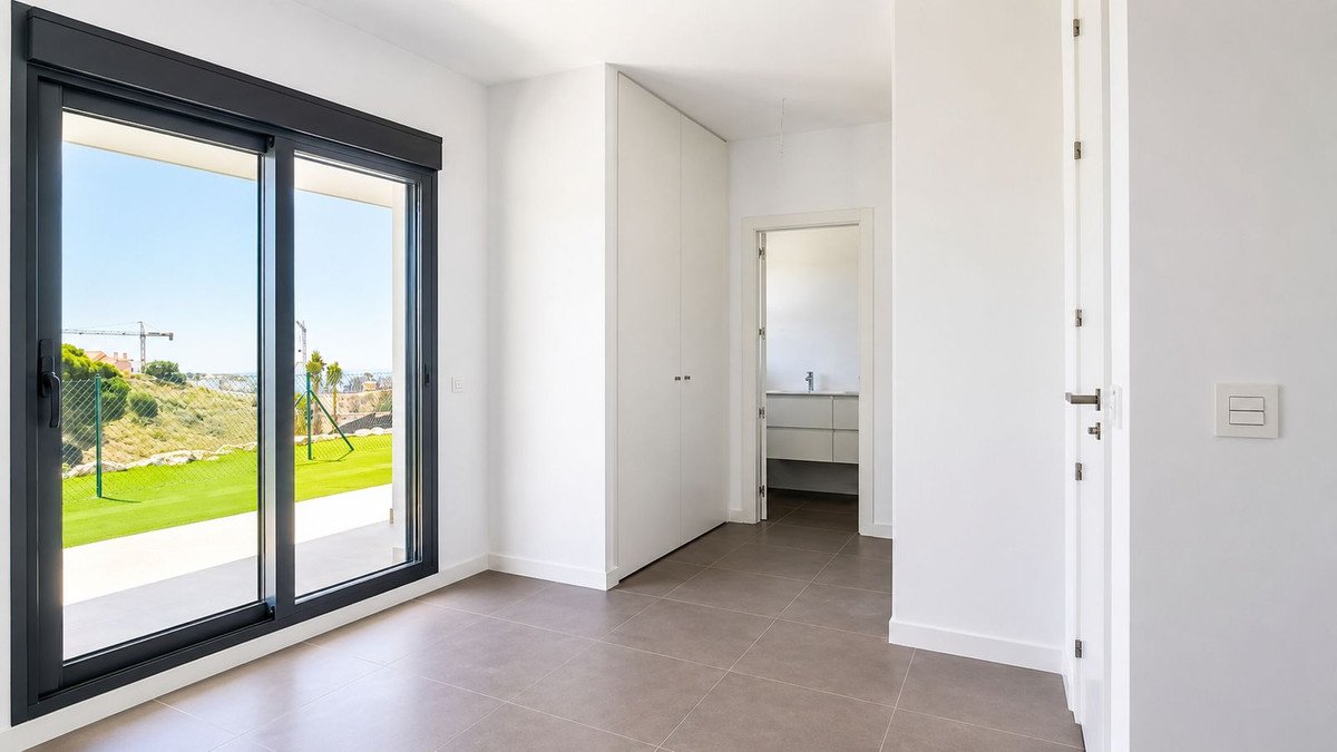 2 Bed Ground Floor Apartment in El Chaparral