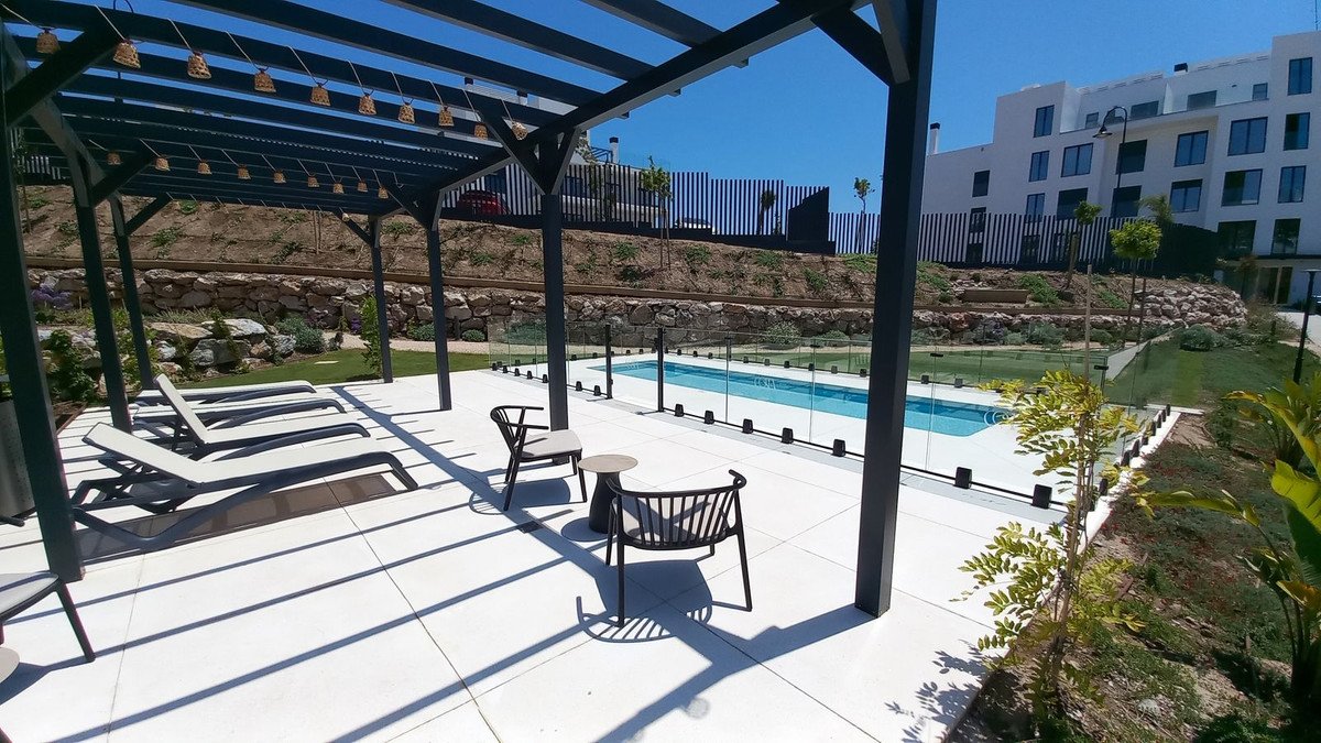 2 Bed Ground Floor Apartment in El Chaparral