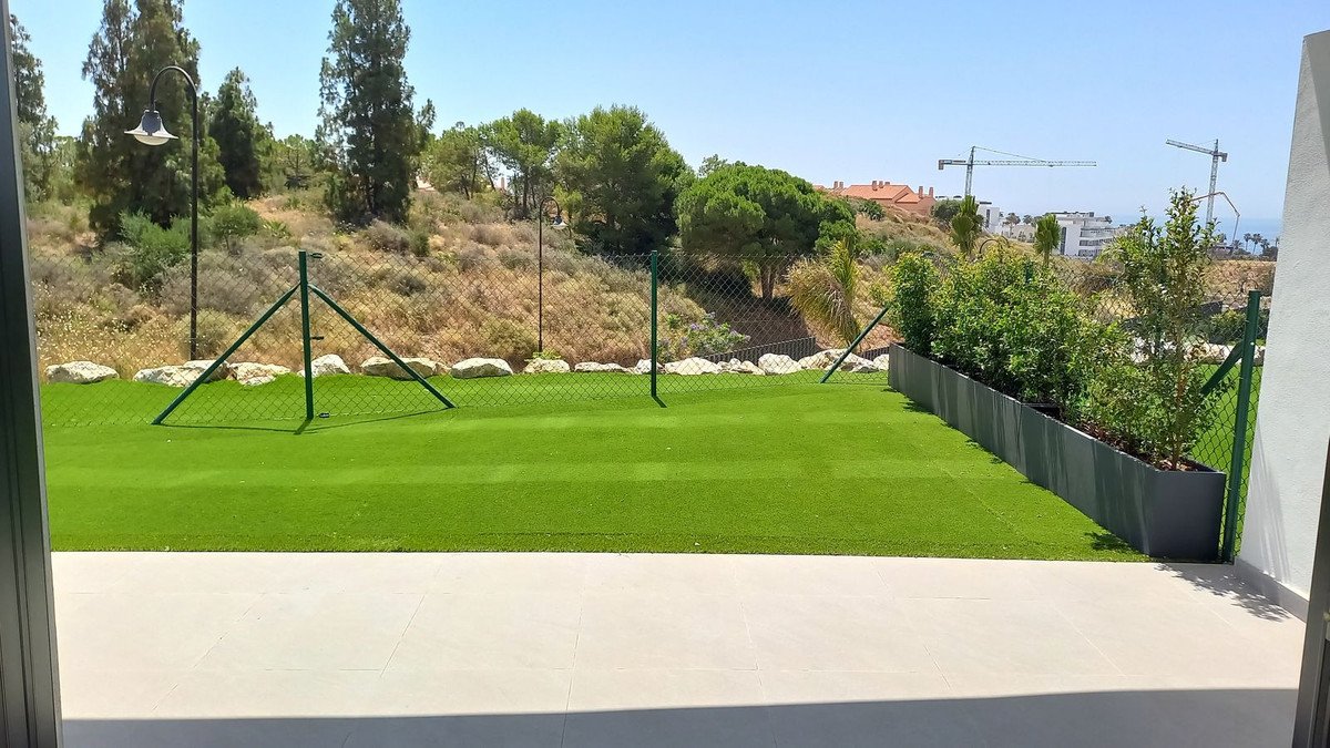 2 Bed Ground Floor Apartment in El Chaparral