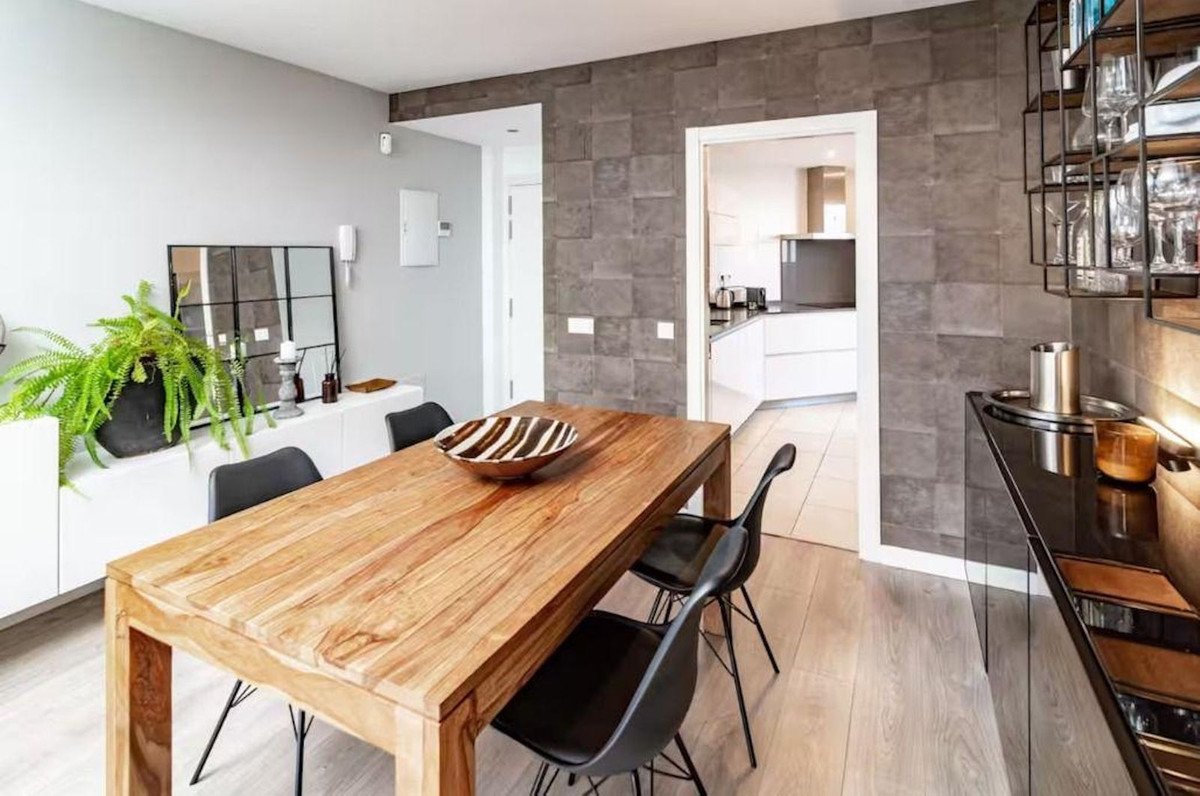3 Bed Middle Floor Apartment in Nueva Andalucía