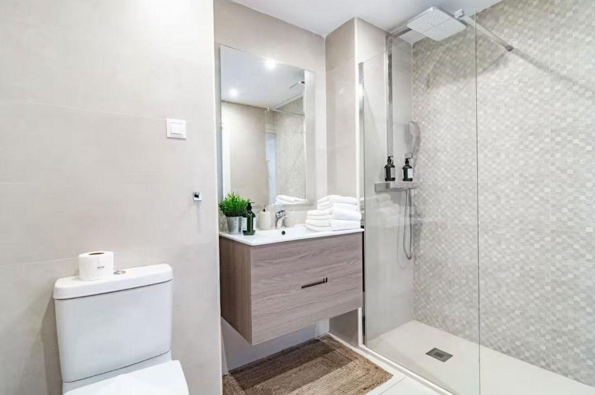 3 Bed Middle Floor Apartment in Nueva Andalucía