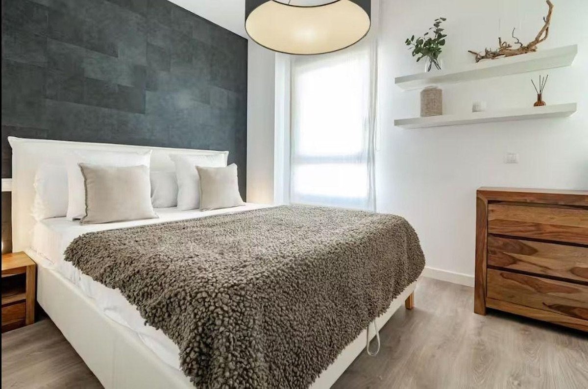 3 Bed Middle Floor Apartment in Nueva Andalucía