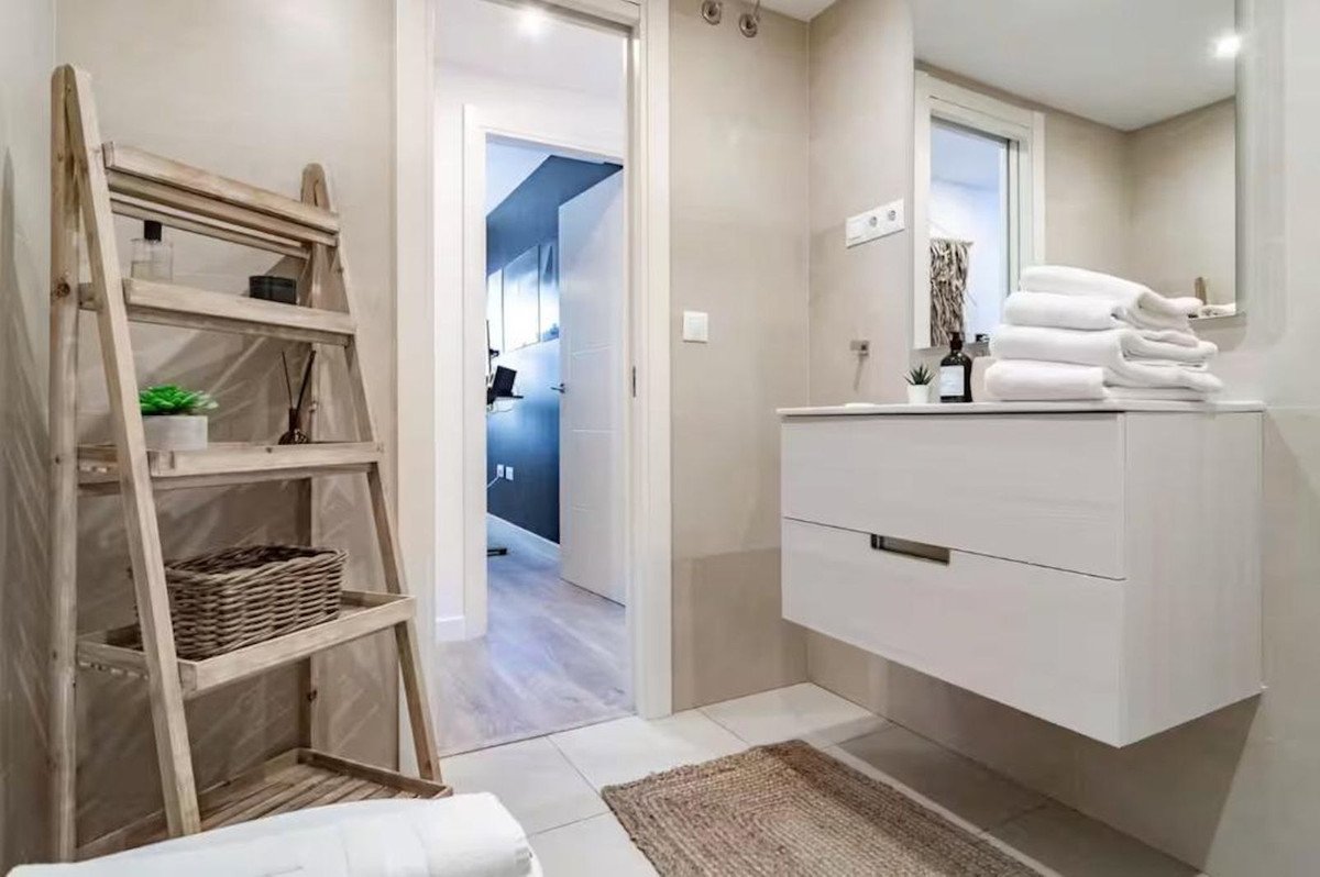 3 Bed Middle Floor Apartment in Nueva Andalucía
