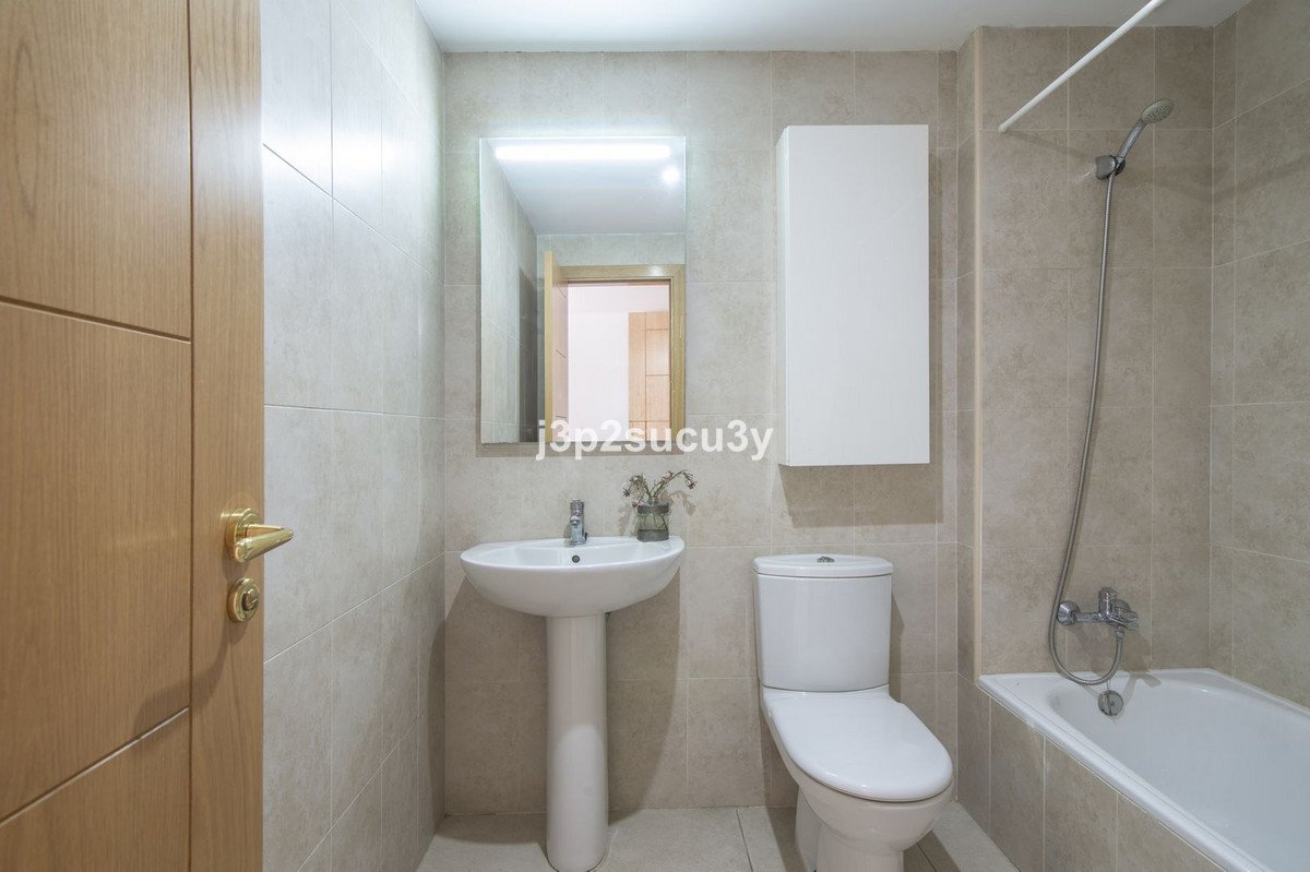 4 Bed Middle Floor Apartment in La Campana