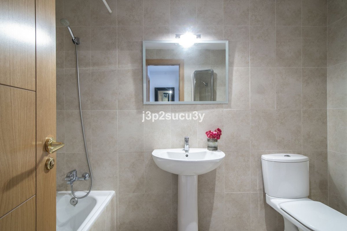 4 Bed Middle Floor Apartment in La Campana