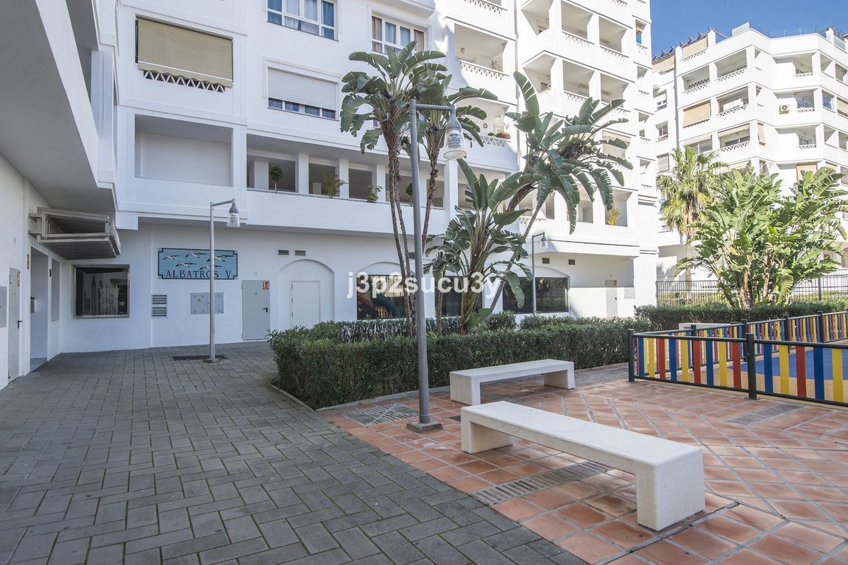 4 Bed Middle Floor Apartment in La Campana