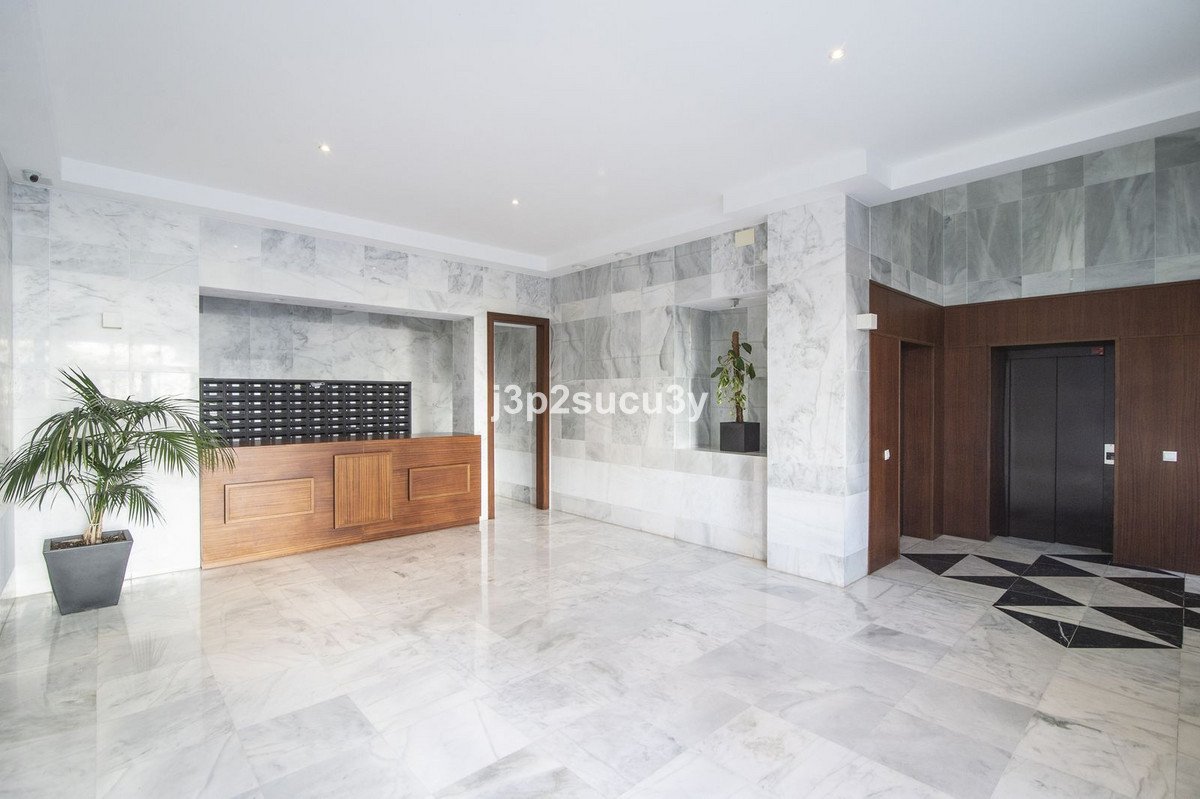4 Bed Middle Floor Apartment in La Campana
