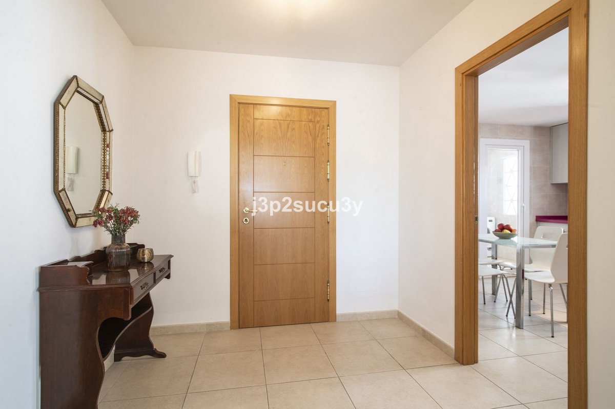 4 Bed Middle Floor Apartment in La Campana