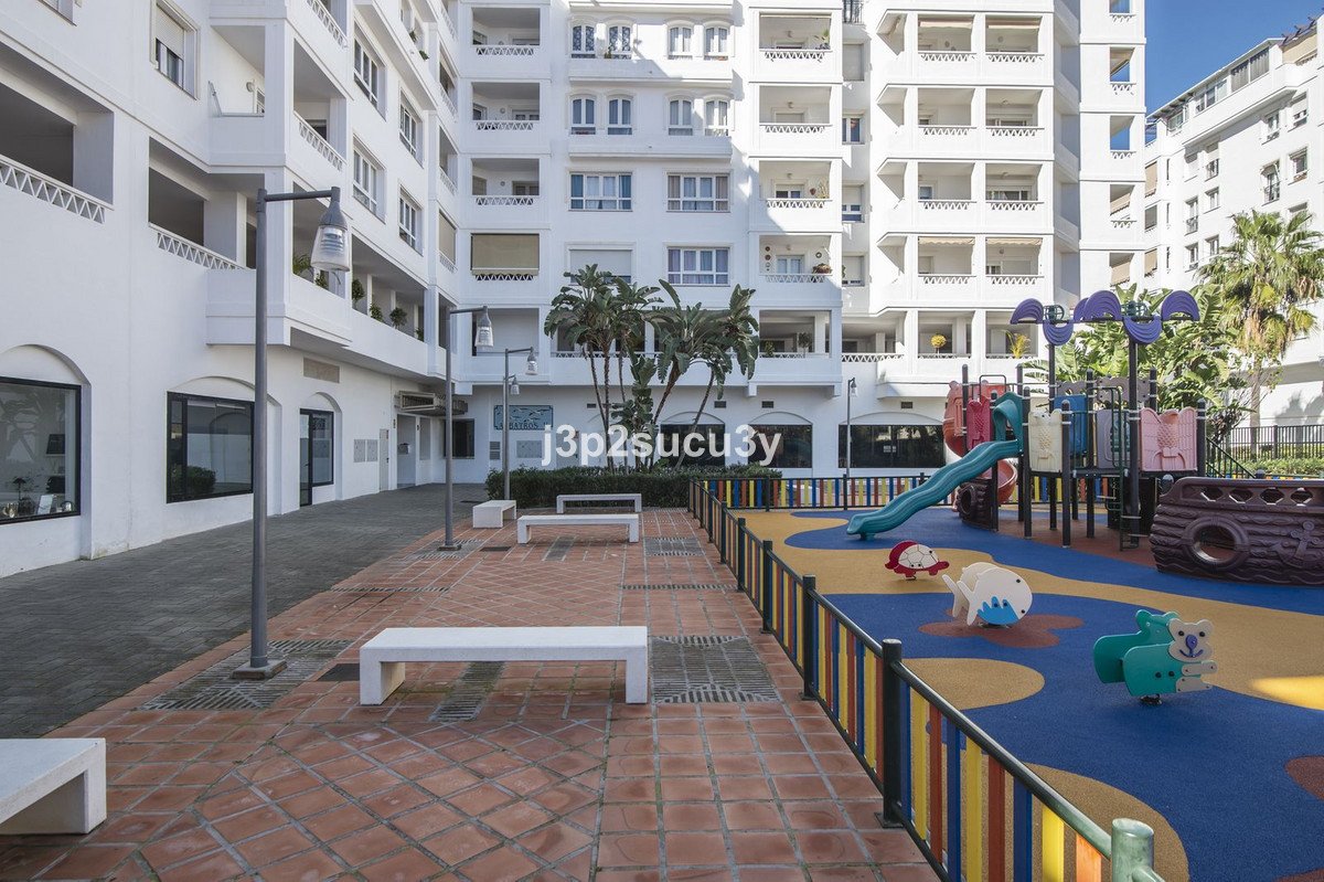 4 Bed Middle Floor Apartment in La Campana