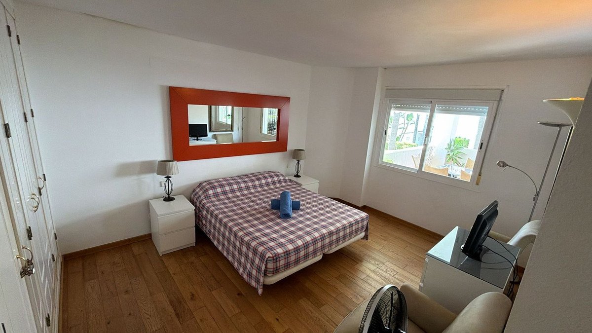 2 Bed Middle Floor Apartment in Nueva Andalucía