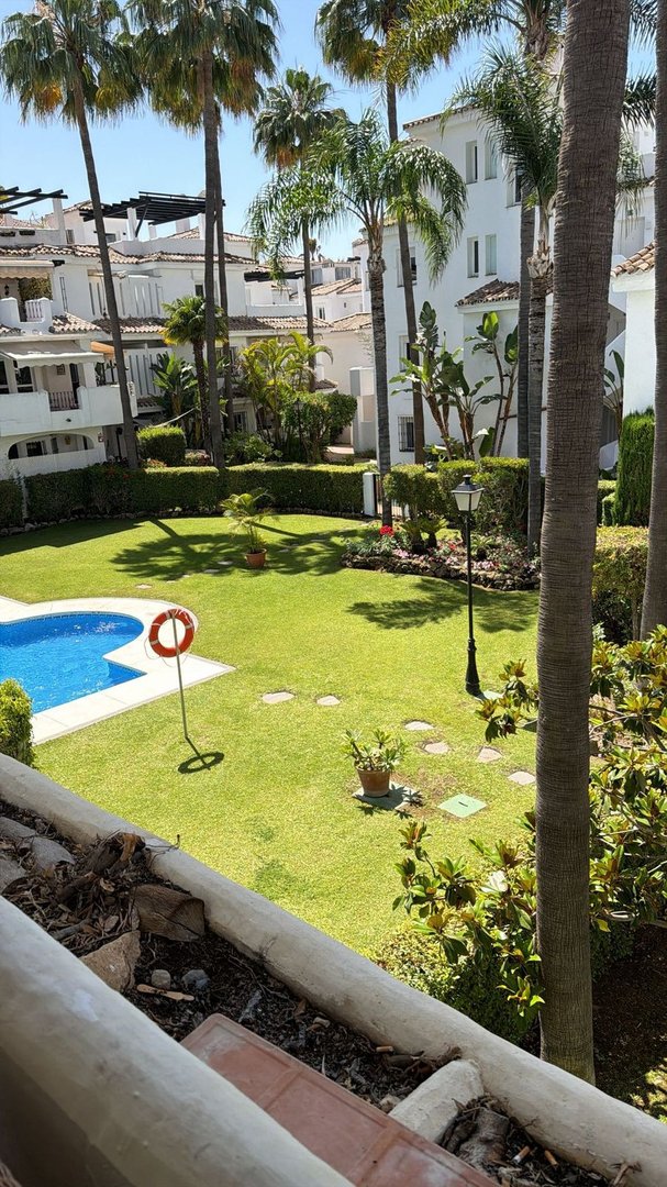 2 Bed Middle Floor Apartment in Nueva Andalucía