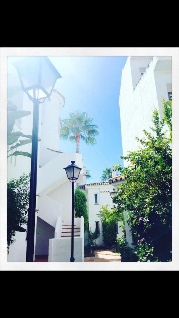 2 Bed Middle Floor Apartment in Nueva Andalucía