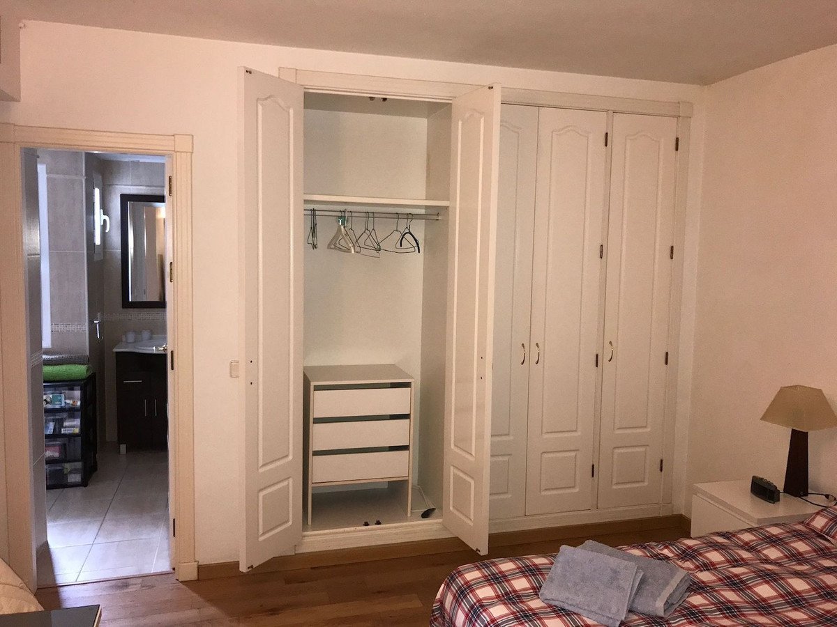 2 Bed Middle Floor Apartment in Nueva Andalucía