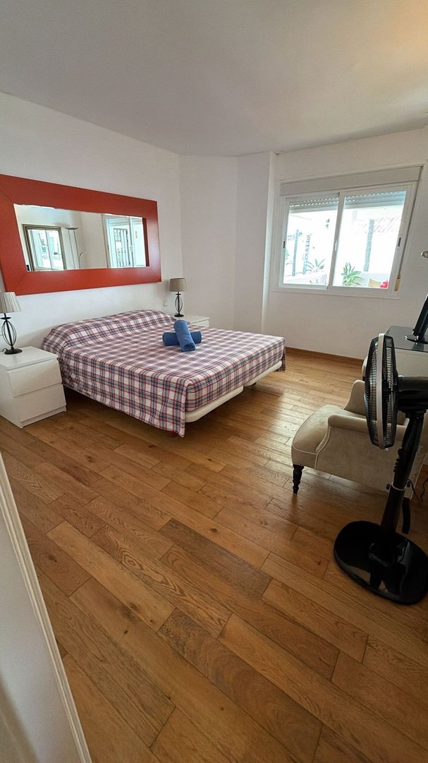 2 Bed Middle Floor Apartment in Nueva Andalucía