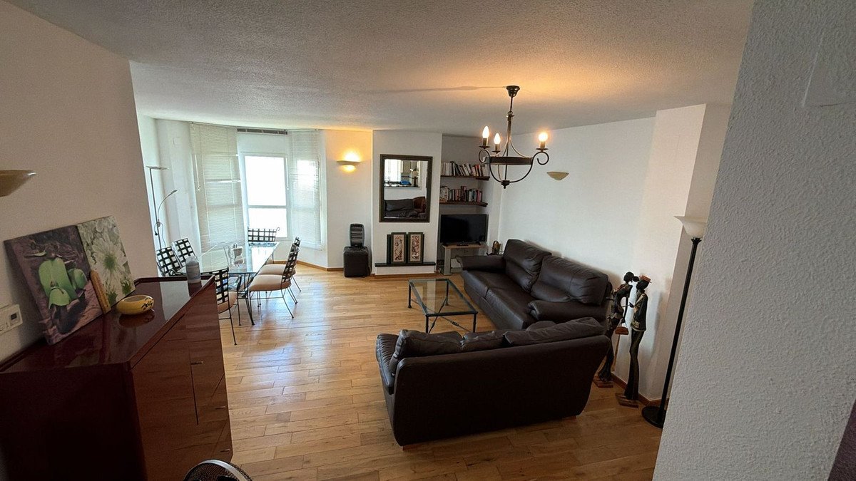 2 Bed Middle Floor Apartment in Nueva Andalucía