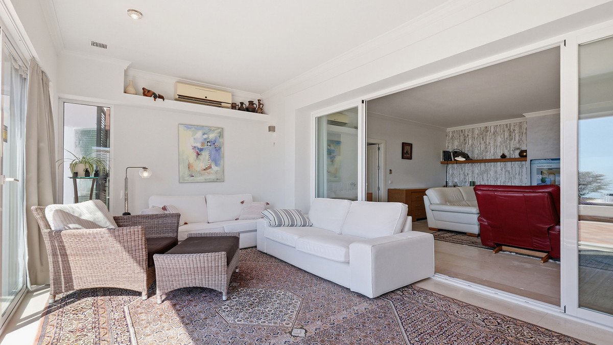 3 Bed Middle Floor Apartment in Doña Julia