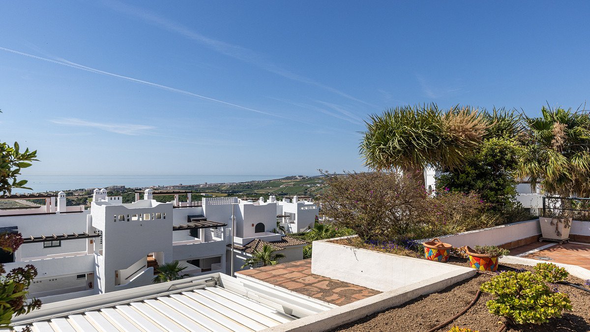 3 Bed Middle Floor Apartment in Doña Julia