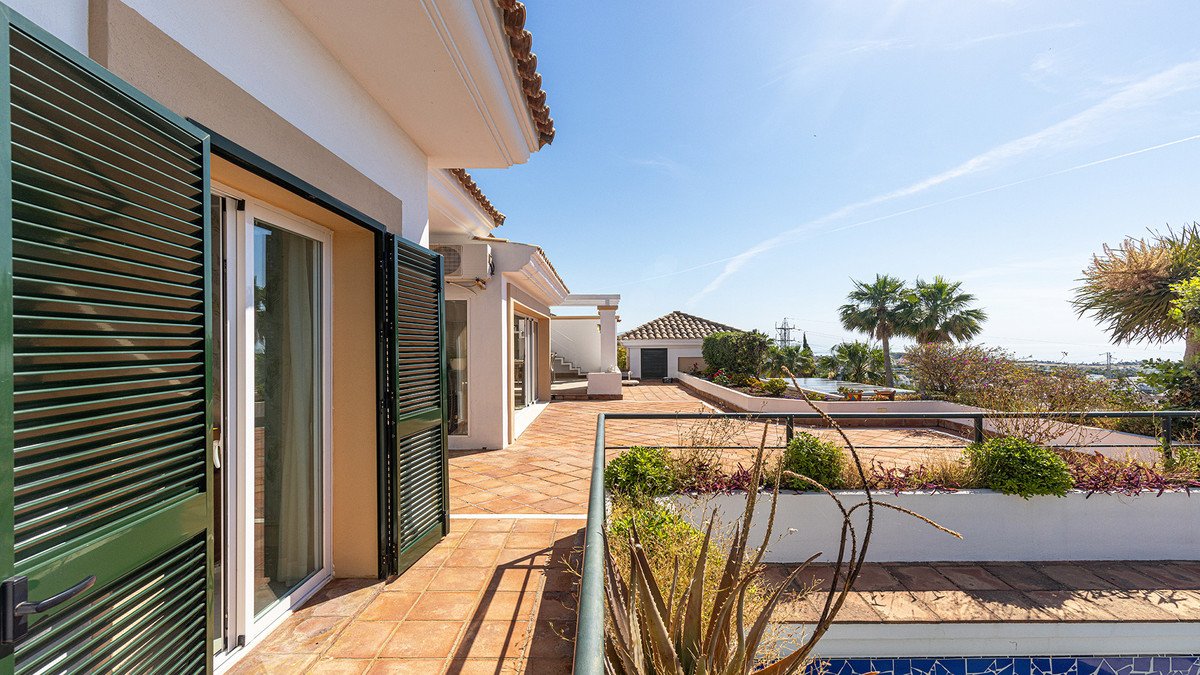 3 Bed Middle Floor Apartment in Doña Julia