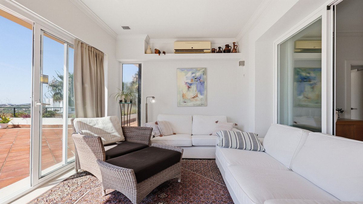 3 Bed Middle Floor Apartment in Doña Julia