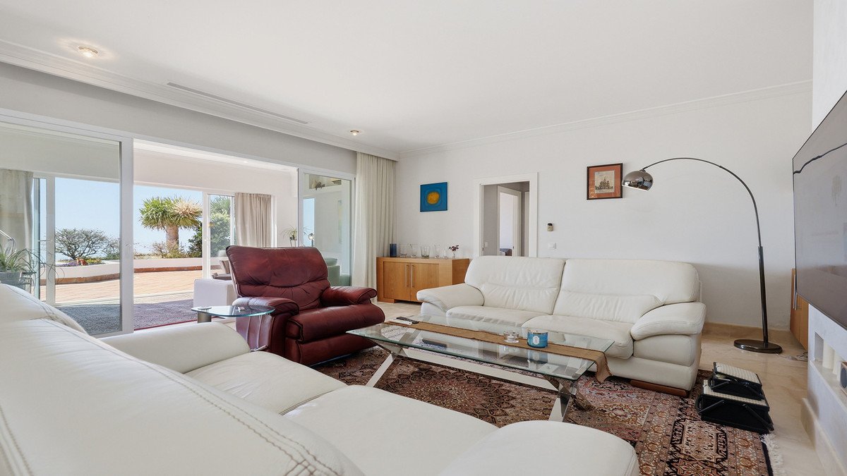 3 Bed Middle Floor Apartment in Doña Julia
