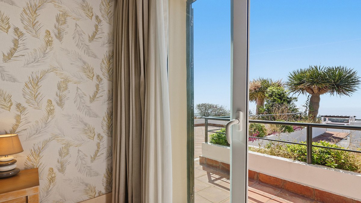 3 Bed Middle Floor Apartment in Doña Julia