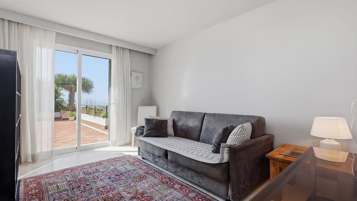 3 Bed Middle Floor Apartment in Doña Julia