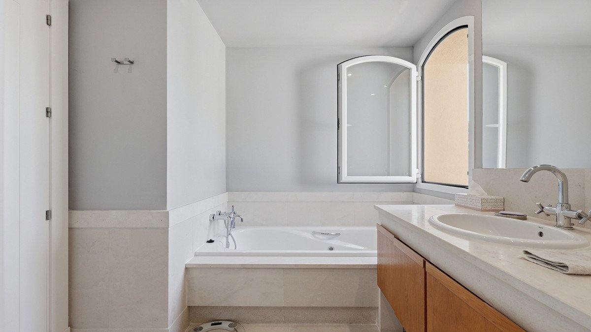 3 Bed Middle Floor Apartment in Doña Julia