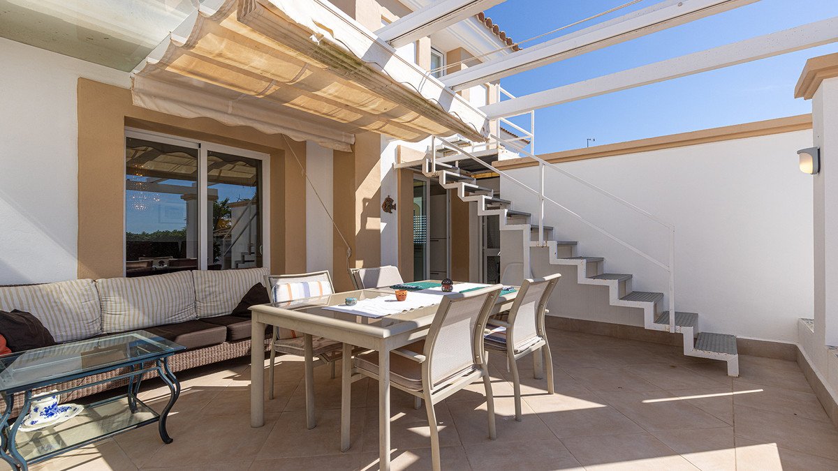 3 Bed Middle Floor Apartment in Doña Julia
