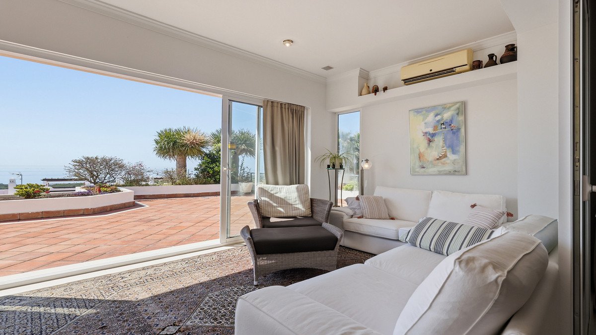 3 Bed Middle Floor Apartment in Doña Julia
