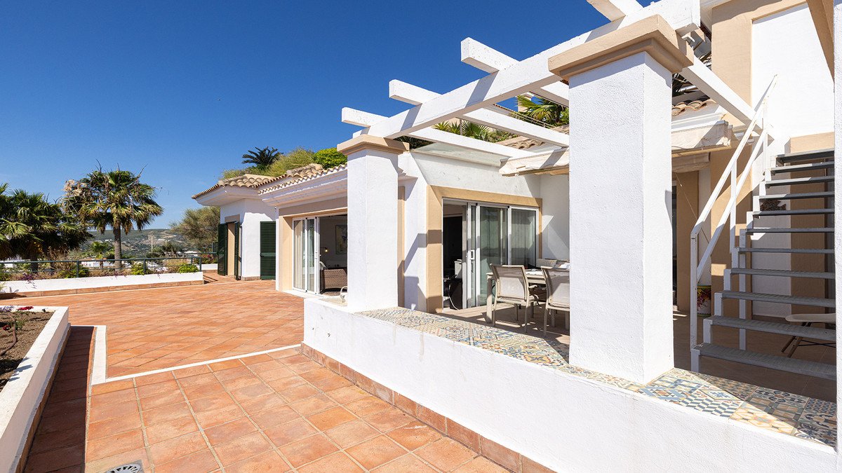 3 Bed Middle Floor Apartment in Doña Julia
