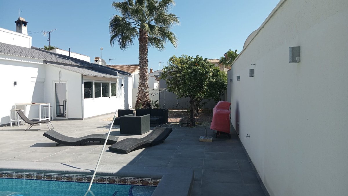 4 Bed Detached Villa in Lomas de Cabo Roig
