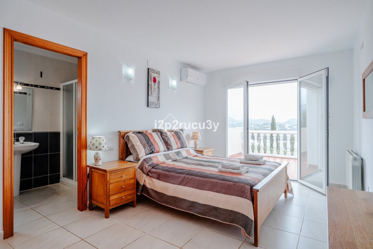 6 Bed Detached Villa in Moraira
