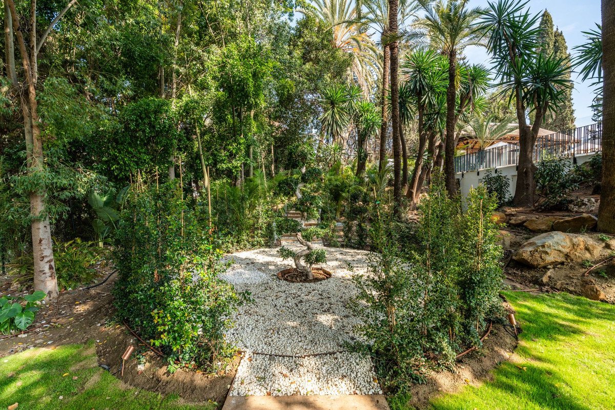5 Bed Detached Villa in Las Brisas
