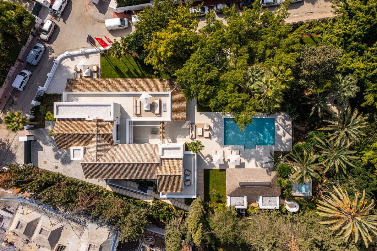 5 Bed Detached Villa in Las Brisas