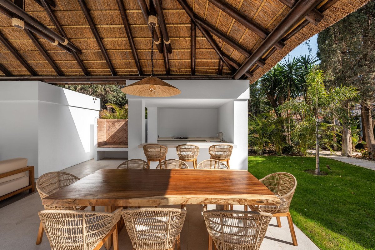 5 Bed Detached Villa in Las Brisas