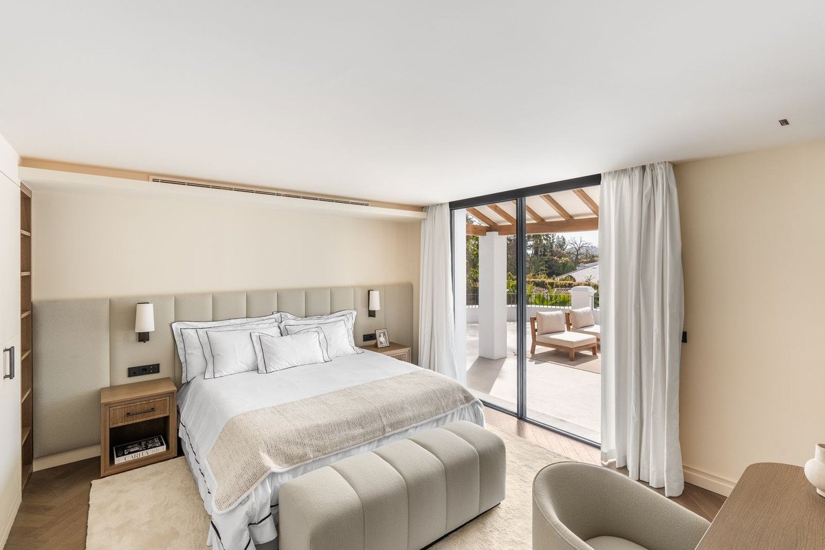 5 Bed Detached Villa in Las Brisas