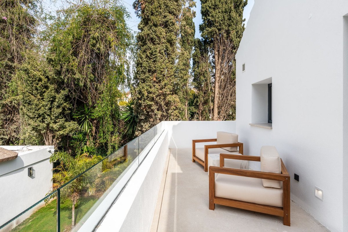 5 Bed Detached Villa in Las Brisas
