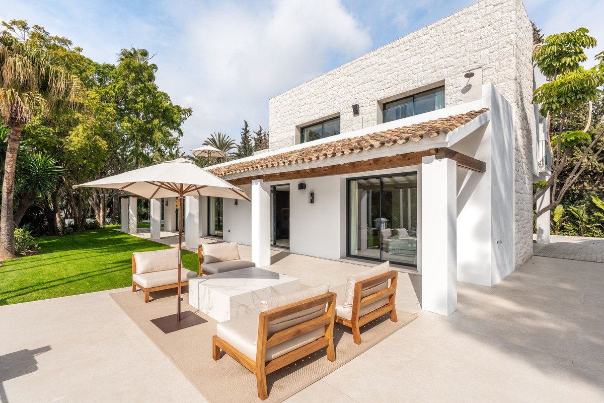5 Bed Detached Villa in Las Brisas