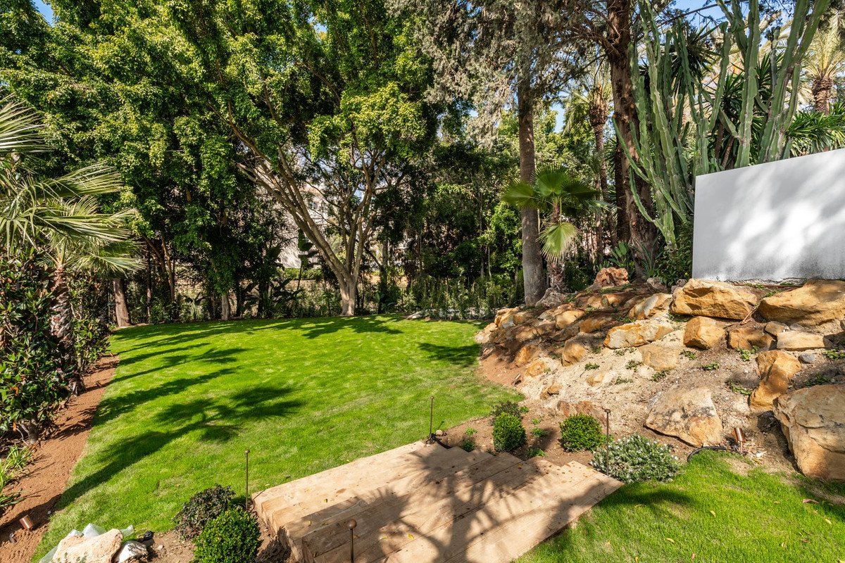 5 Bed Detached Villa in Las Brisas