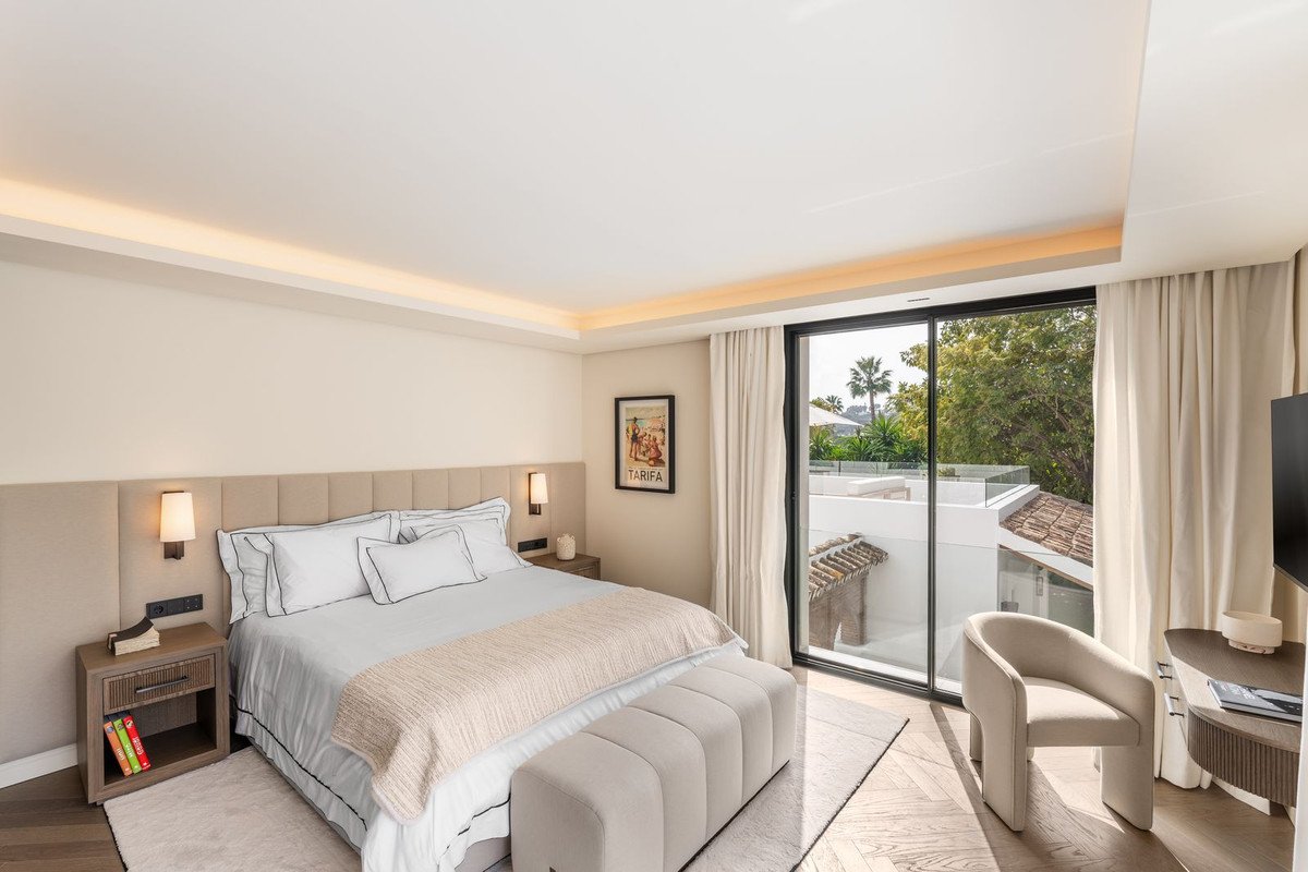 5 Bed Detached Villa in Las Brisas