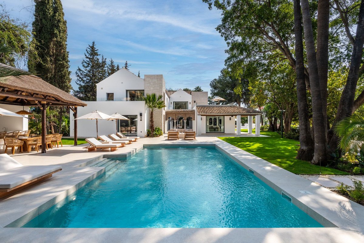 5 Bed Detached Villa in Las Brisas