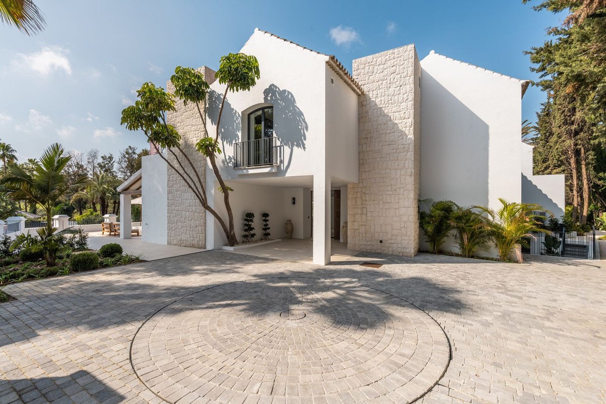 5 Bed Detached Villa in Las Brisas