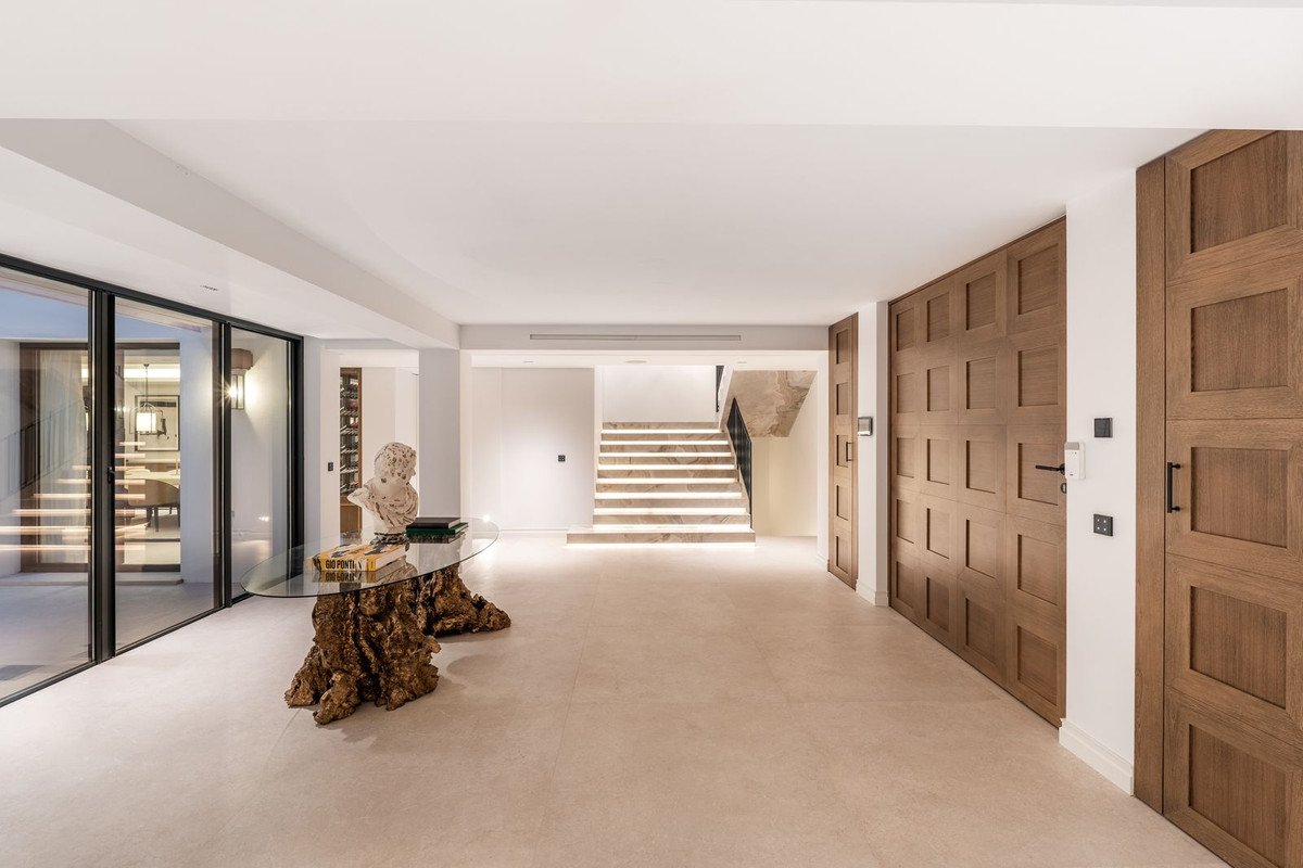 5 Bed Detached Villa in Las Brisas