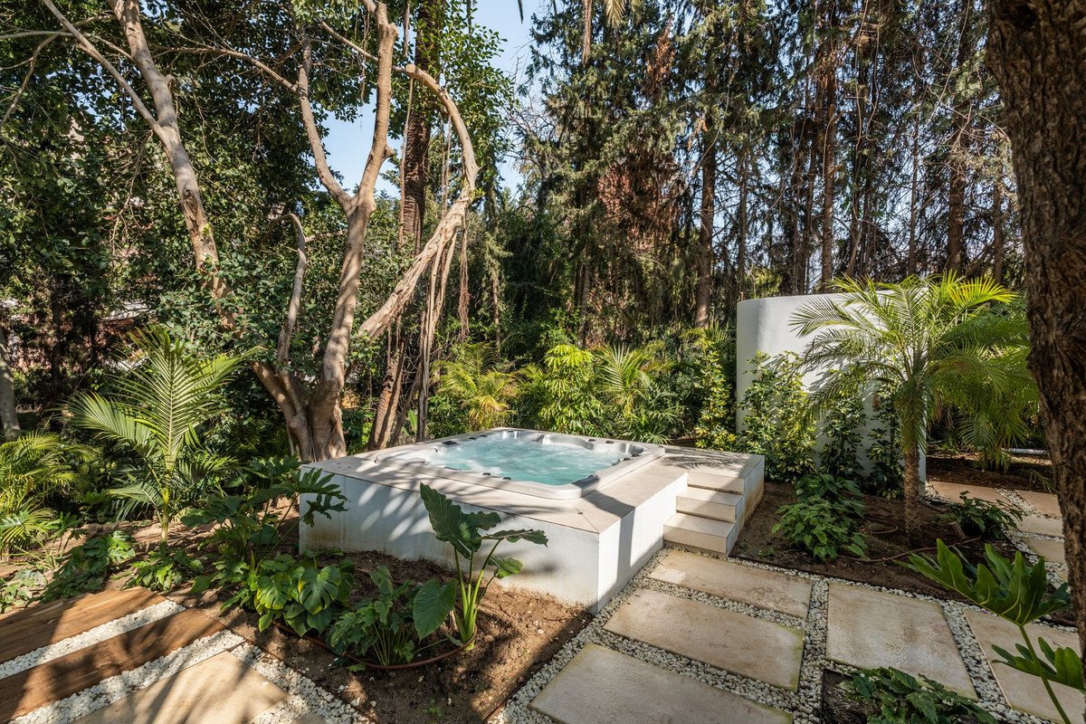 5 Bed Detached Villa in Las Brisas