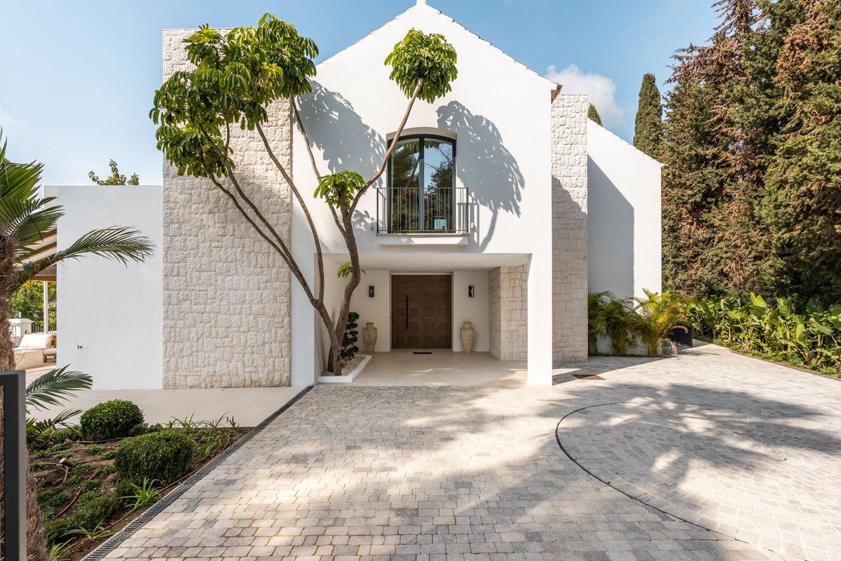 5 Bed Detached Villa in Las Brisas