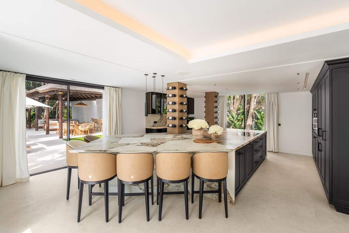 5 Bed Detached Villa in Las Brisas