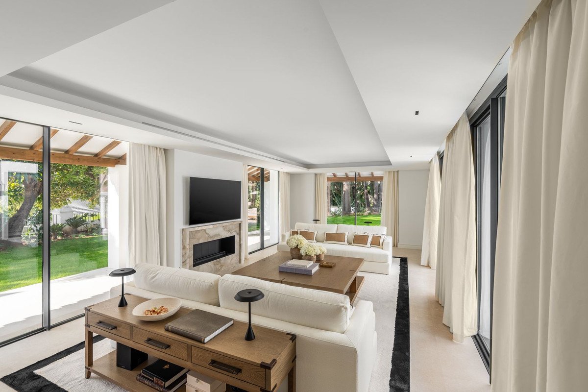 5 Bed Detached Villa in Las Brisas
