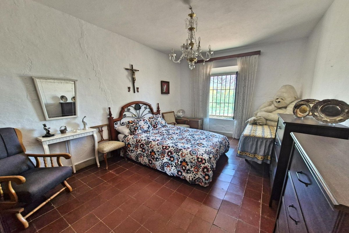 4 Bed Finca - Cortijo in Campanillas