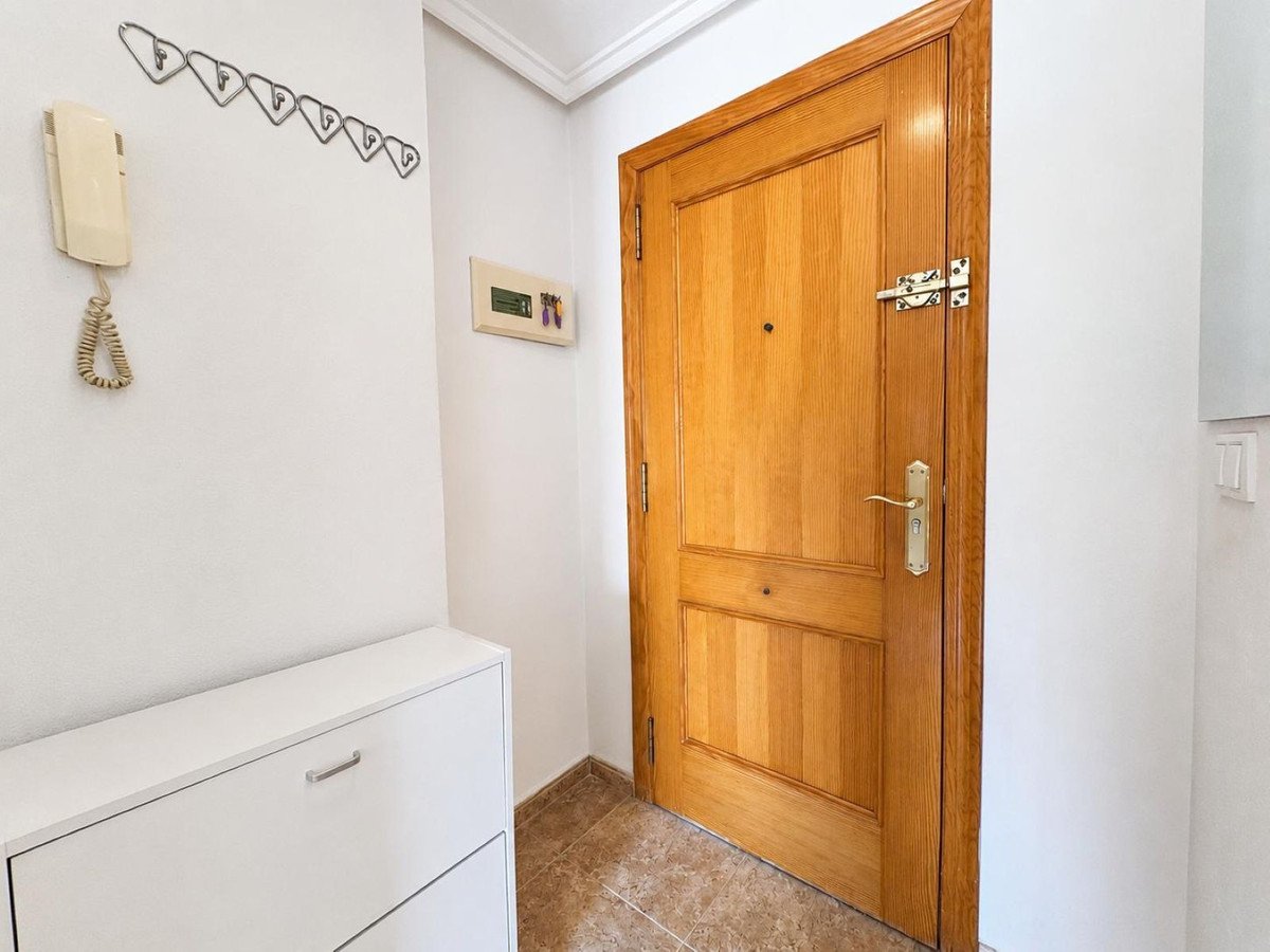 2 Bed Middle Floor Apartment in Torrevieja